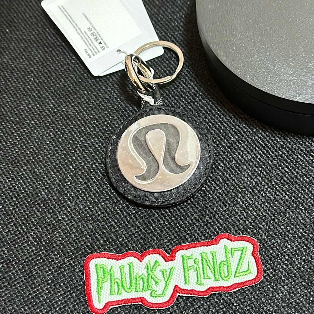 Lululemon Logo Keychain - Picture 5 of 6